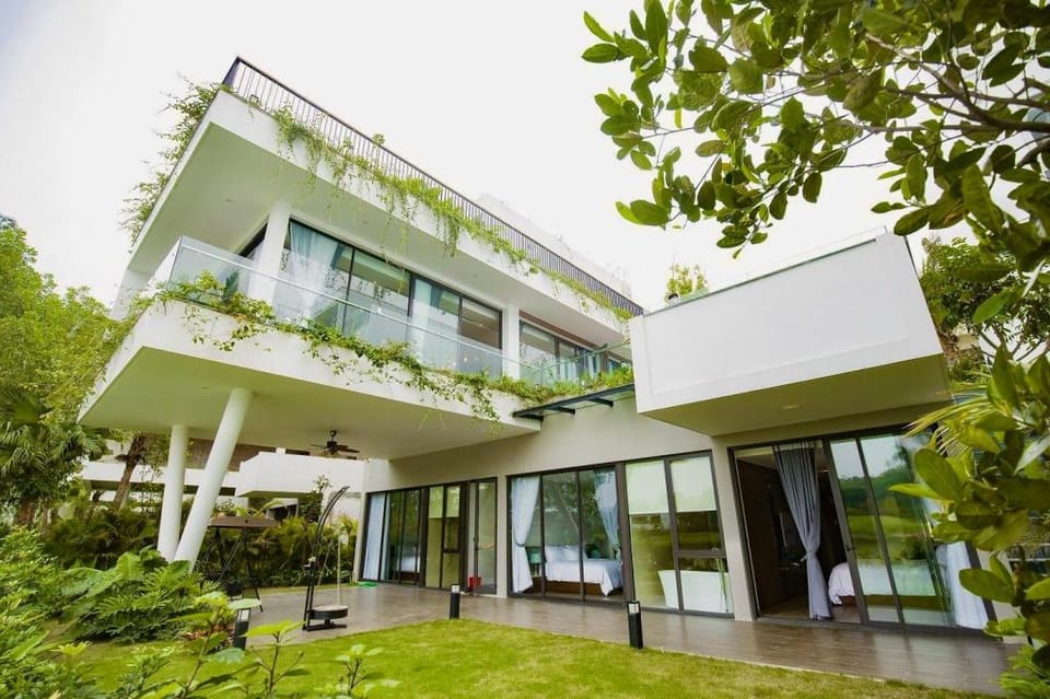 Sky Lake Luxury villa - Flamingo Đại Lải Resort Villa in Laos