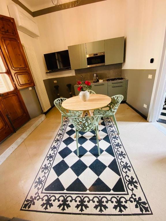 Iris, appartamento in pieno centro storico a Pisa Vacation rental in Pisa