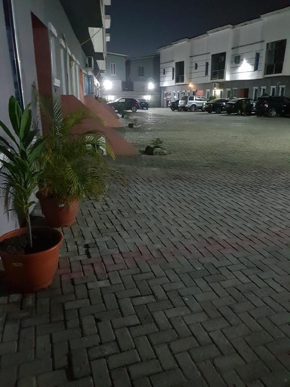 FAMILY 3 BDRM TERRACE DUPLEX .ENSUITE AIRCON .WiFi Vacation rental in Lagos, Nigeria