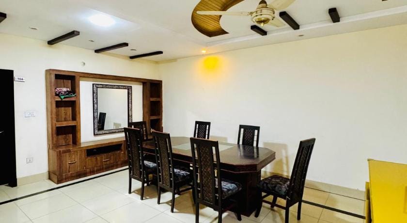 Hotel Visit Inn One Hotel in Lahore