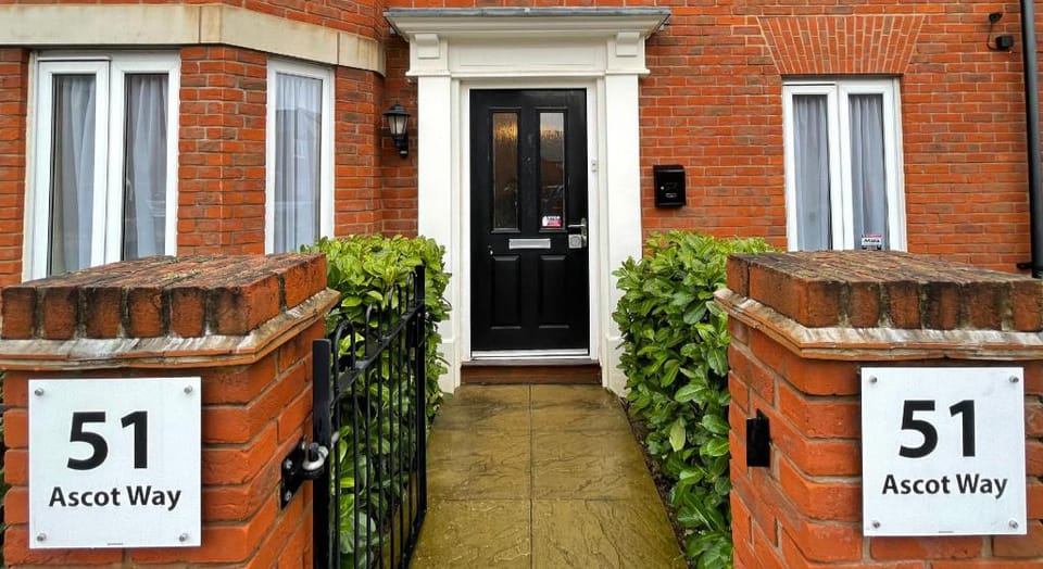 Serviced Accommodation in Bicester - Ascot Way. Vacation rental in Cherwell District