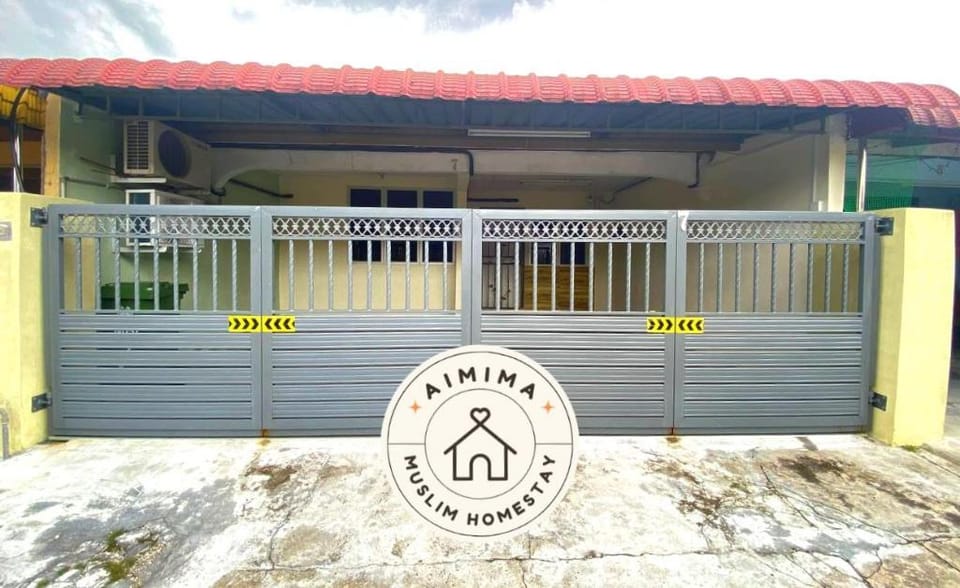 Aimima Muslim Homestay @ Lost World Of Tambun. Vacation rental in Ipoh
