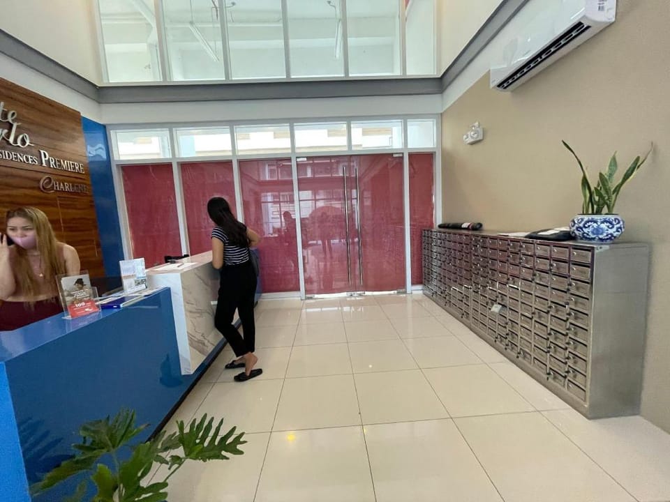 Staycation  w/ 100" Projector screen Vacation rental in Las Pinas