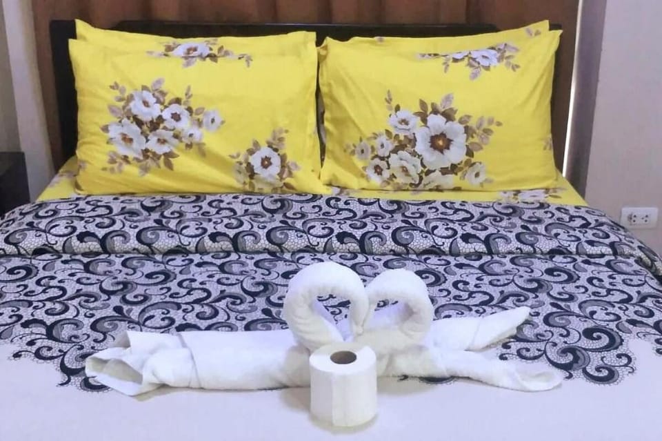 Comfortable 1BR Condo with Balcony Vacation rental in Pasay