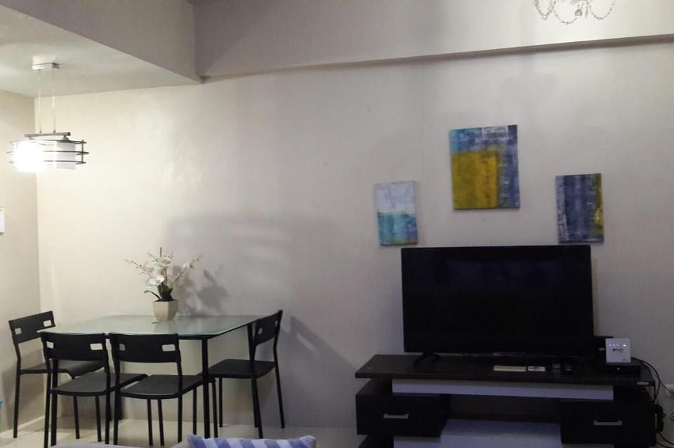 Comfortable 1BR Condo with Balcony Vacation rental in Pasay