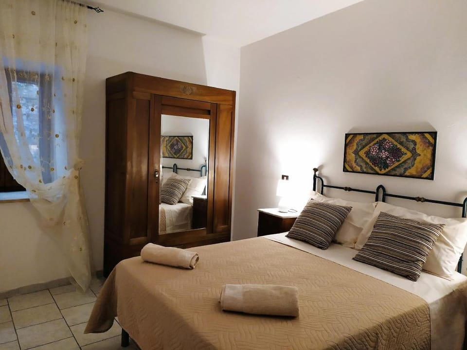 Bright appartment refurbished in historical center Apartment in Spoleto