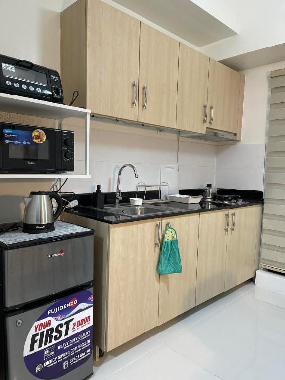 Modern Executive Studio Hotel with kitchen Apartment in Tagaytay