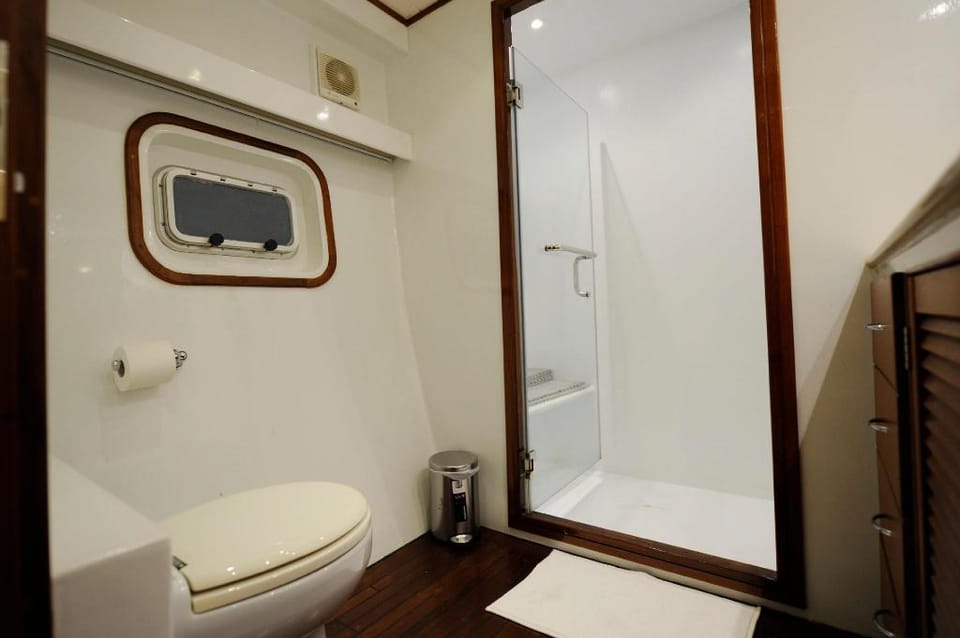 Spacious Houseboat - Whole Boat - Near Soho East Vacation rental in Hong Kong