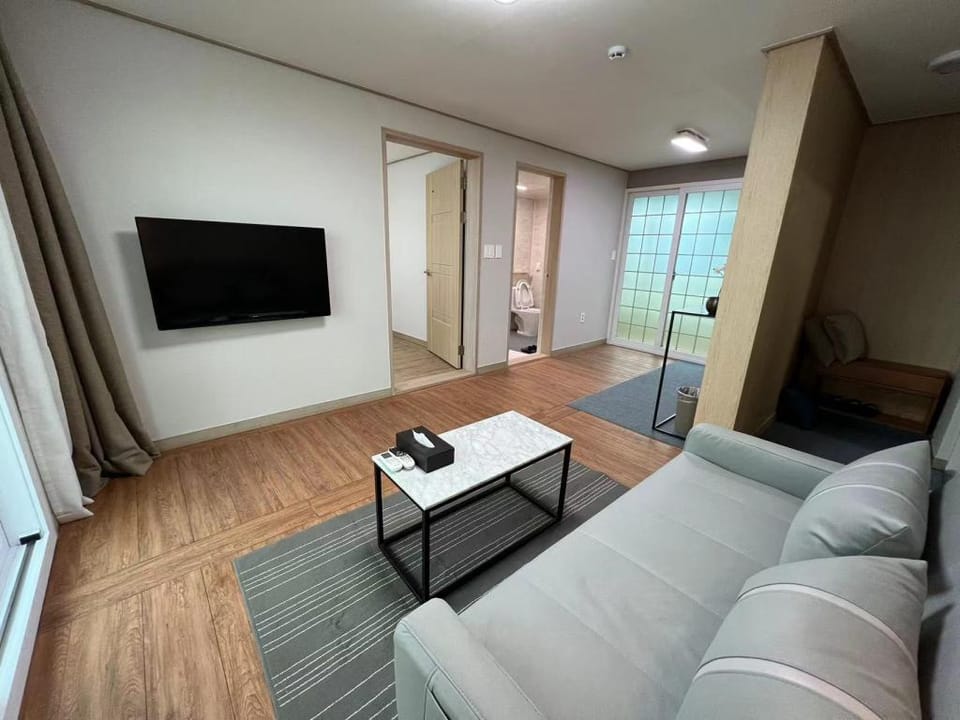 Aewol Apartments Apartment in South Korea