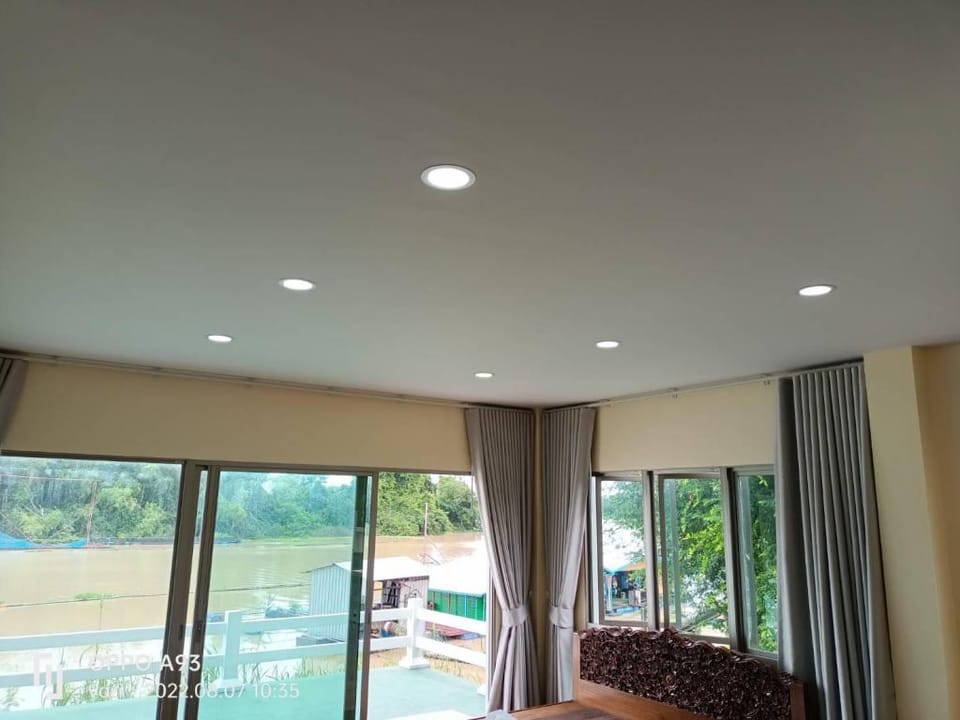Vari house@Uthaithani Apartment in Thailand