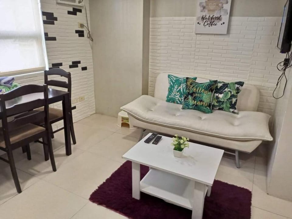 Gilmore Tower Loft Style 2Bedroom with pool access Apartment in Quezon City