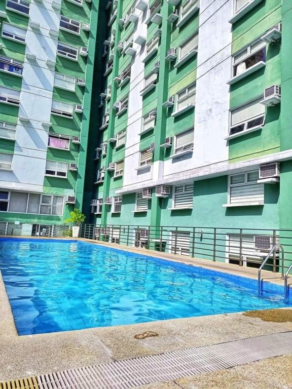 Gilmore Tower Loft Style 2Bedroom with pool access Apartment in Quezon City