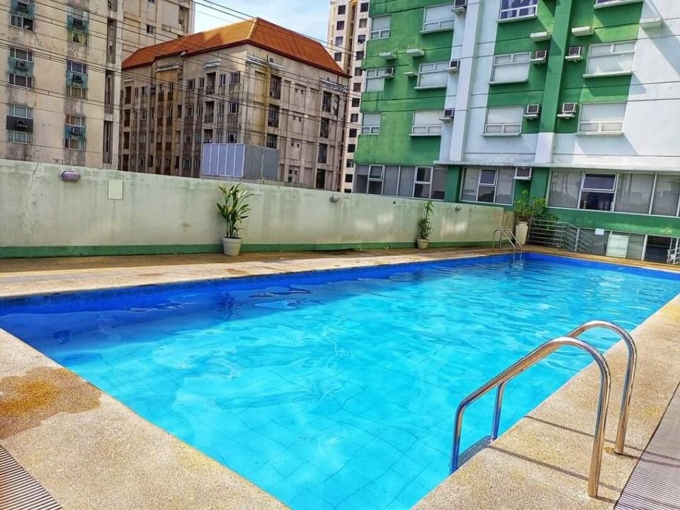 Gilmore Tower- 2 Bedroom UNIT with pool access Apartment in Quezon City
