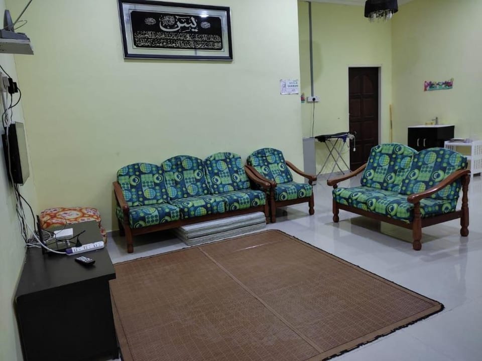 OYO Homes 90600 Ummi Chalet Dungun Hotel in Terengganu, Malaysia