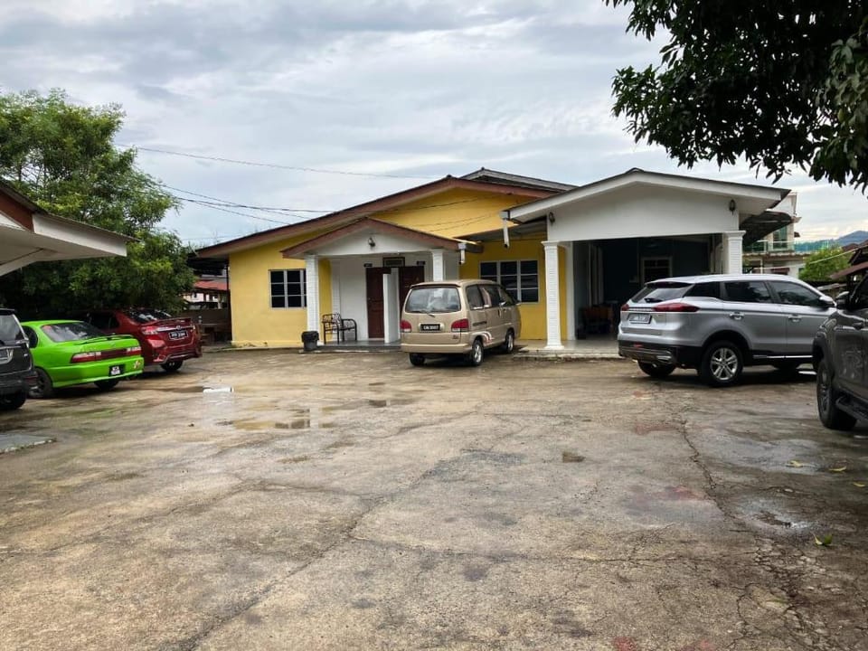OYO Homes 90600 Ummi Chalet Dungun Hotel in Terengganu, Malaysia