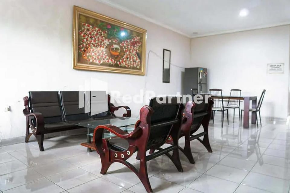 RedDoorz @ Victory Homestay Karawaci Hotel in West Java