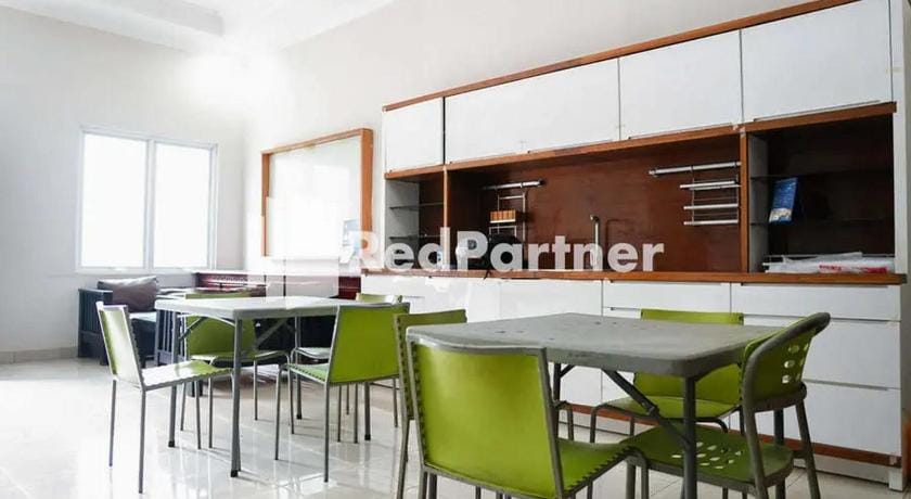 RedDoorz @ Victory Homestay Karawaci Hotel in West Java
