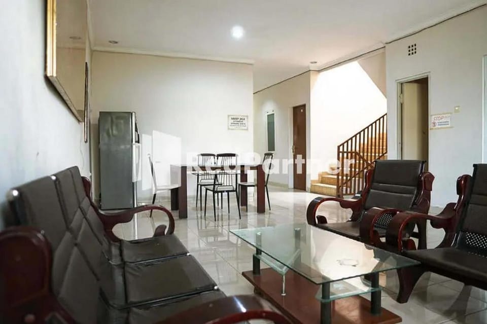 RedDoorz @ Victory Homestay Karawaci Hotel in West Java