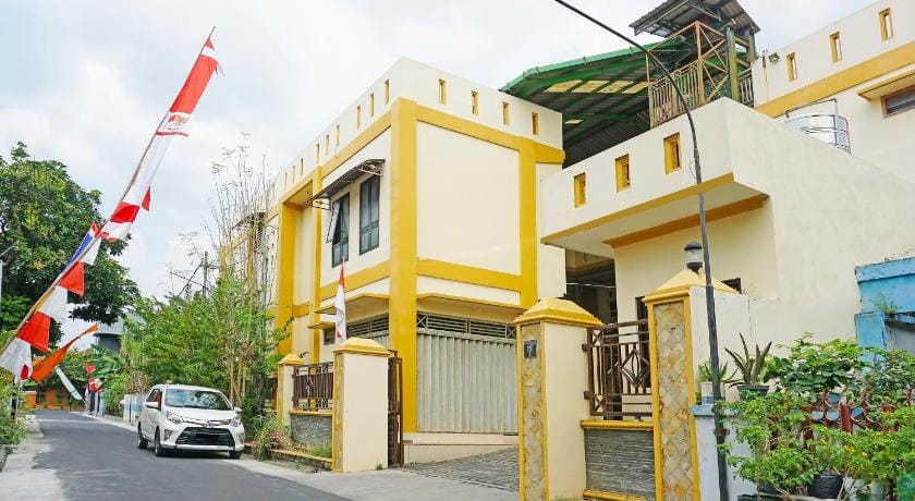 OYO 91580 Kost Bougenville Syariah Hotel in East Java