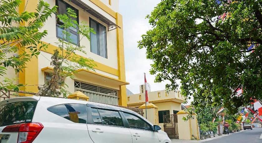 OYO 91580 Kost Bougenville Syariah Hotel in East Java