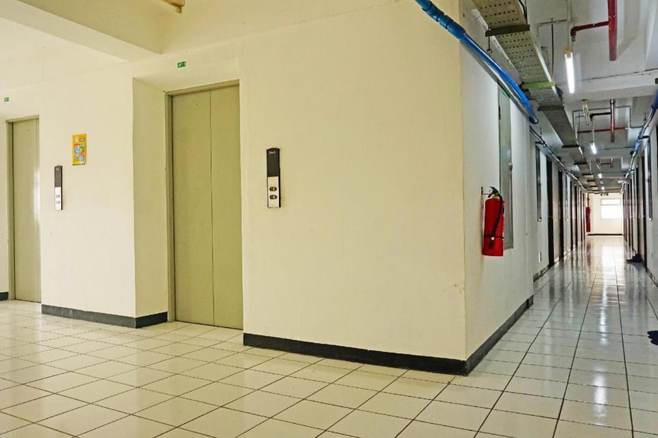 Collection O SSR Apartemen Gunung Putri Square Hotel in West Java