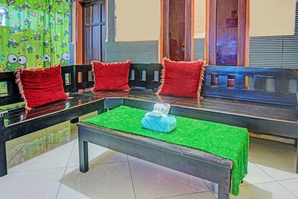SPOT ON 91588 Ananda Guest House Batu Hotel in Batu