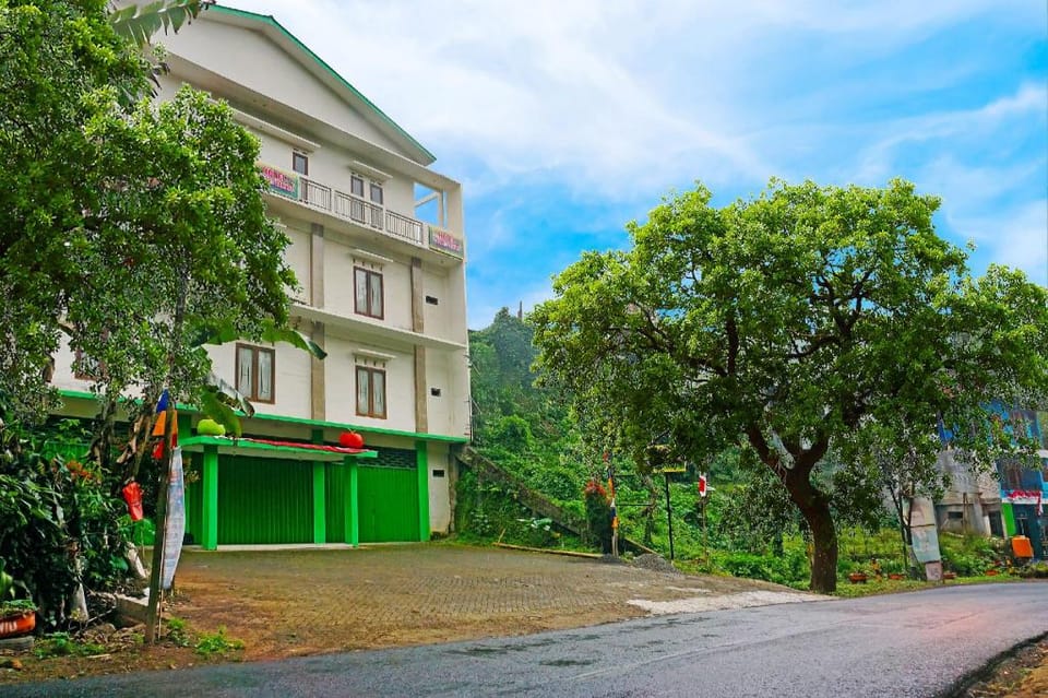 OYO LIfe 91571 Hotel Ss Bukit Cemara Syariah Hotel in Batu