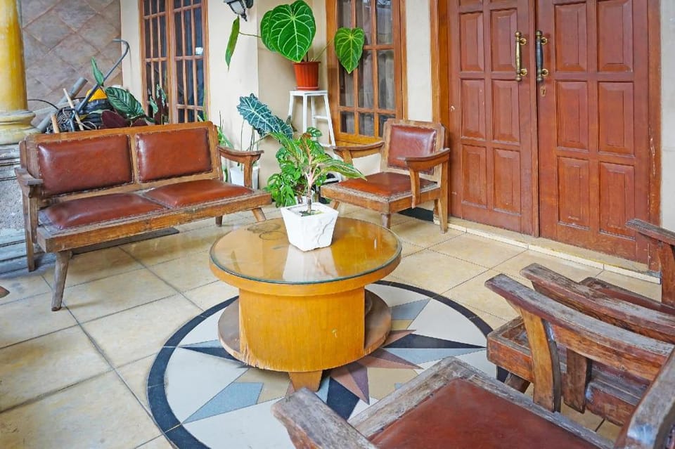 OYO LIFE 91551 Gwen Syariah Homestay Hotel in East Java