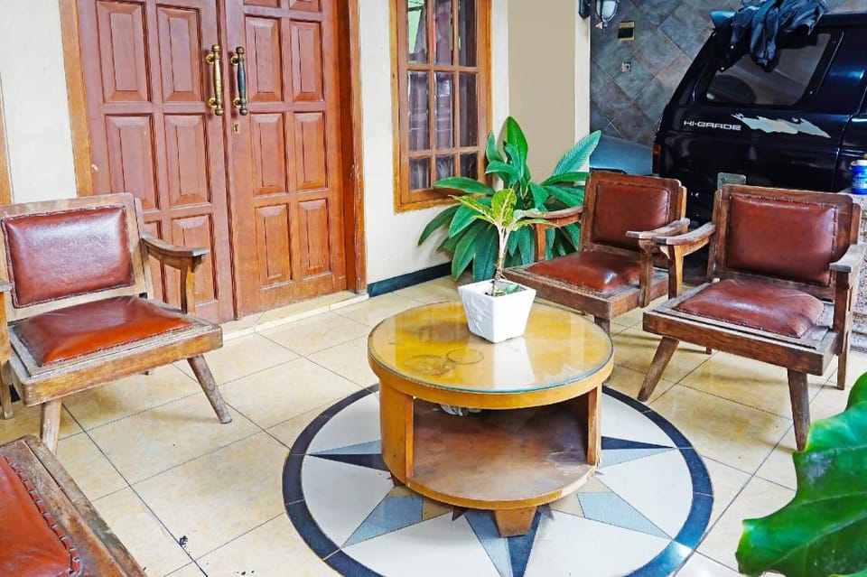 OYO LIFE 91551 Gwen Syariah Homestay Hotel in East Java