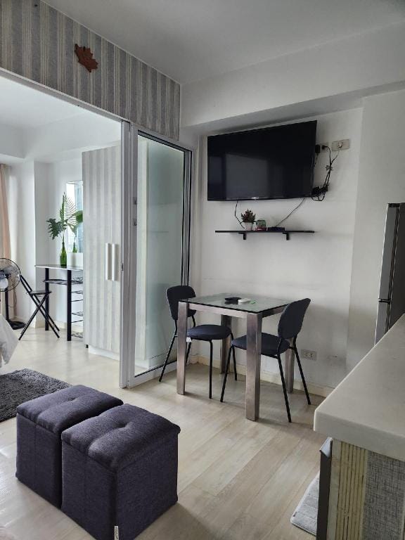 Azure Miami Cheap 14pax 3Units w/ View & Balcony Apartment in Paranaque