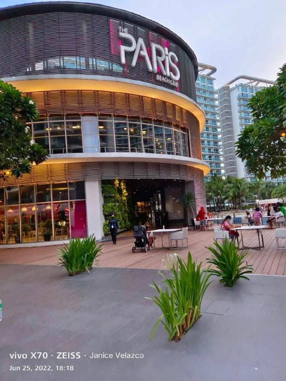 Azure Miami Cheap 10pax 2 Units w/ View & Balcony Apartment in Paranaque