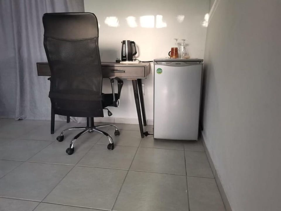 Adorable 1 bedroom place, suitable for day & night Vacation rental in Randburg