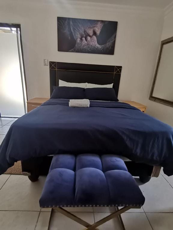 Adorable 1 bedroom place, suitable for day & night Vacation rental in Randburg