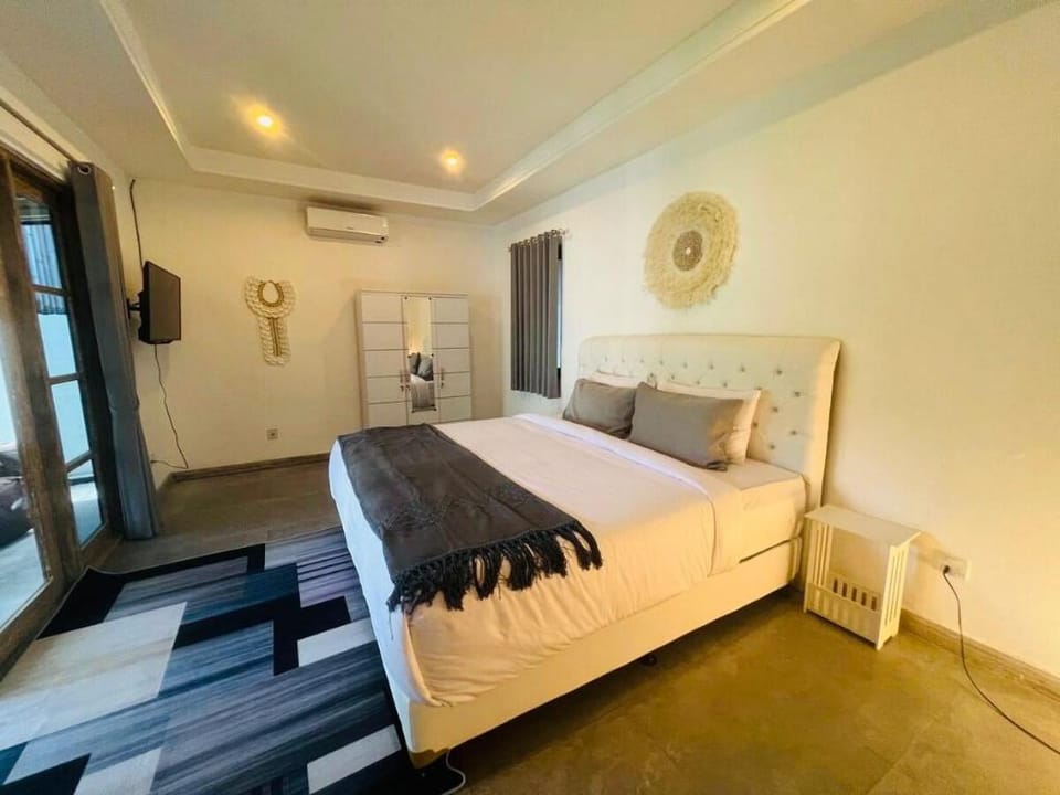 Luxury-Modern 4 Bedroom Villa Central Seminyak Villa in Kuta