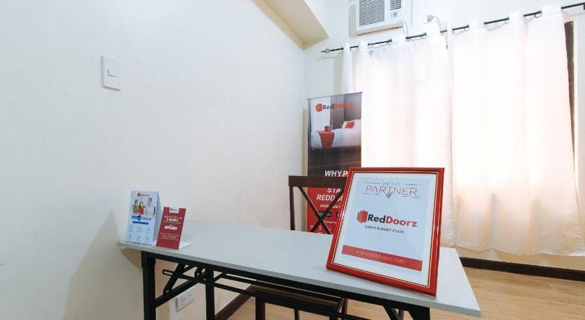 Golden Sunrise Hotel I by RedDoorz Hotel in Ilocos Region