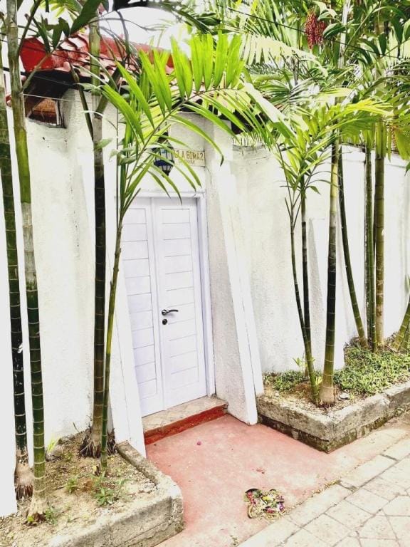 Luxury-cozy 3 Bedroom Villa nearby Beach Seminyak Villa in Kuta