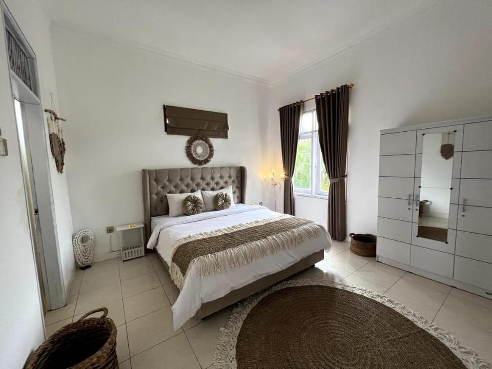 Luxury-Spacious 4 Bedroom Villa Central Seminyak Villa in Kuta