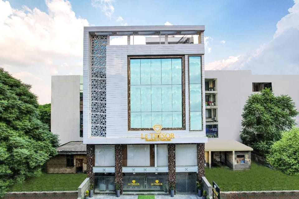 Le Tresor Hotel in Noida
