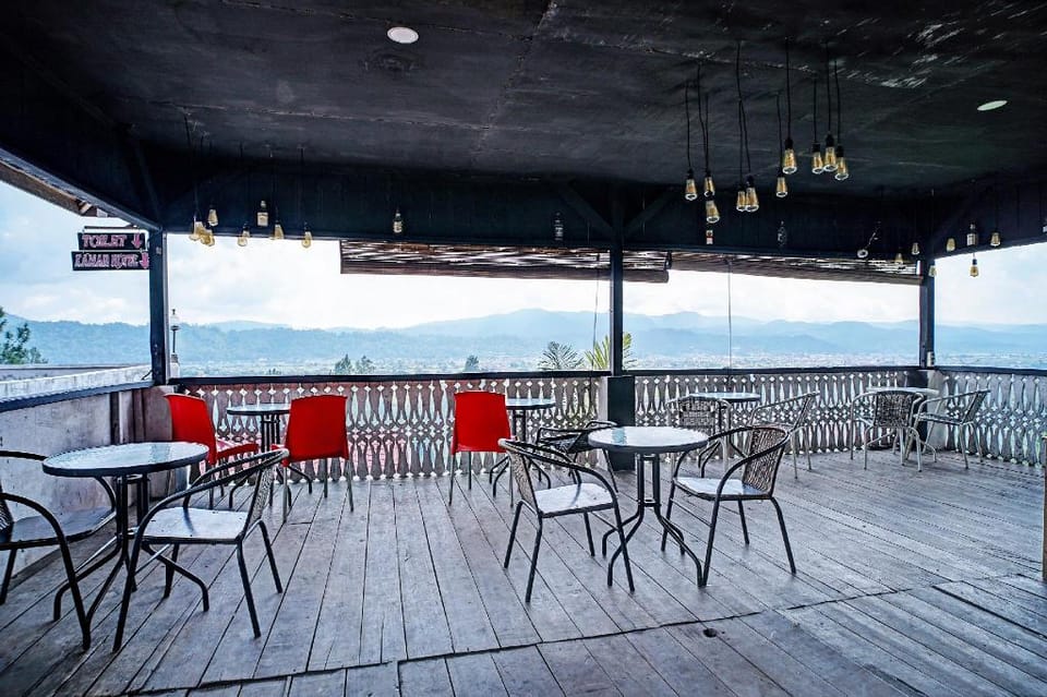 OYO 91562 Hotel & Cafe Angkasa Golat Hotel in Indonesia