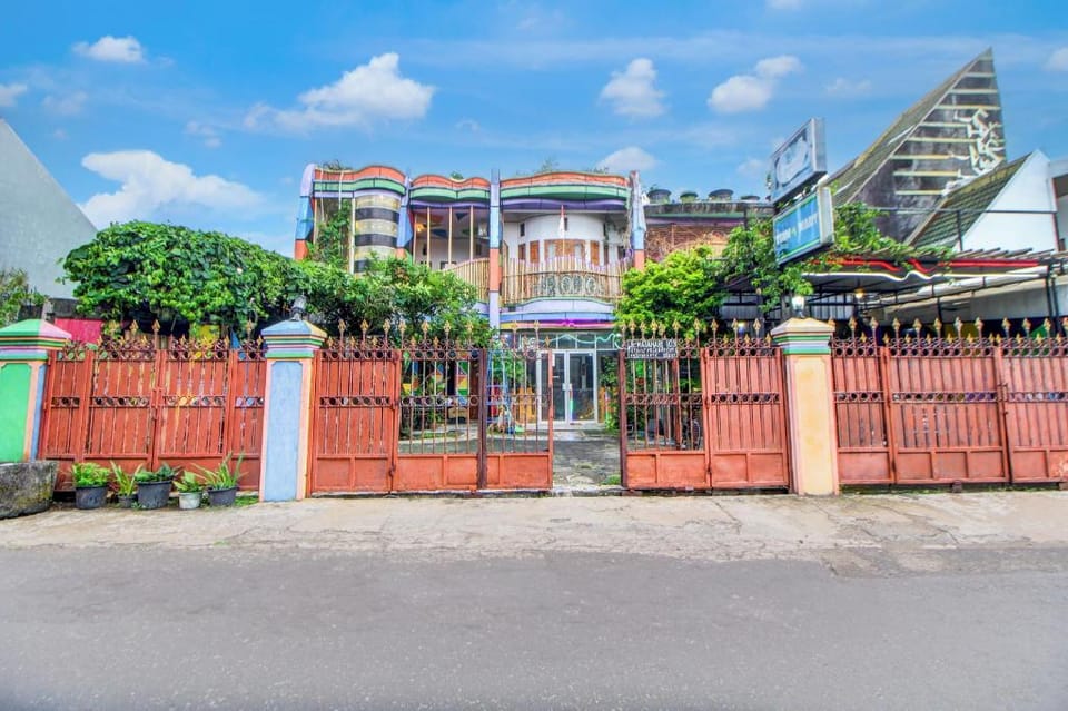 OYO 91601 Double-Degree Syariah (Female & Family) Hotel in Special Region of Yogyakarta
