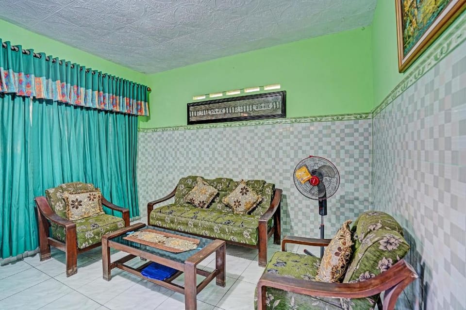 SPOT ON 91595 Sruni Syariah Hotel in East Java