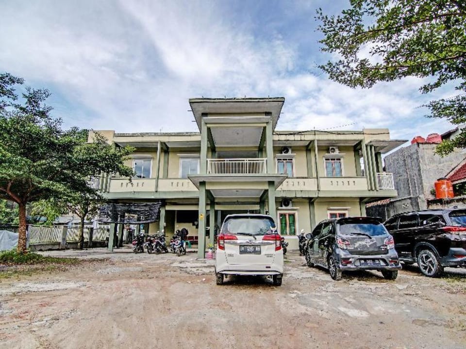 OYO 91642 Fhazel Residence Syariah Hotel in West Sumatra, Indonesia