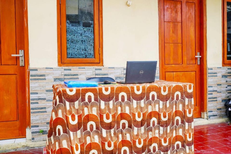 SPOT ON 91638 Anna Homestay Syariah Hotel in Parongpong