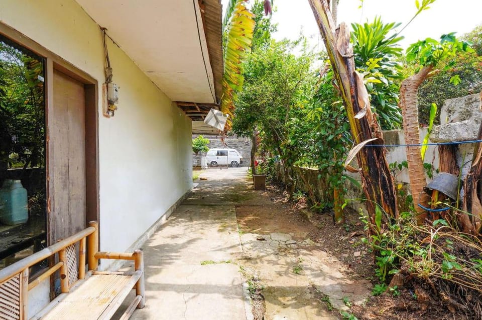 SPOT ON 91638 Anna Homestay Syariah Hotel in Parongpong