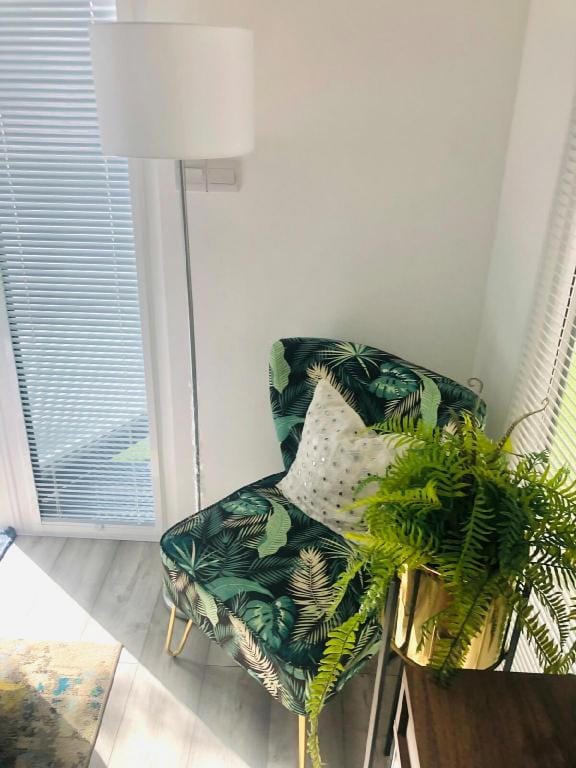 MeeZee Pearl Double Bed Lodge With Free Parking Bed and Breakfast in Salford