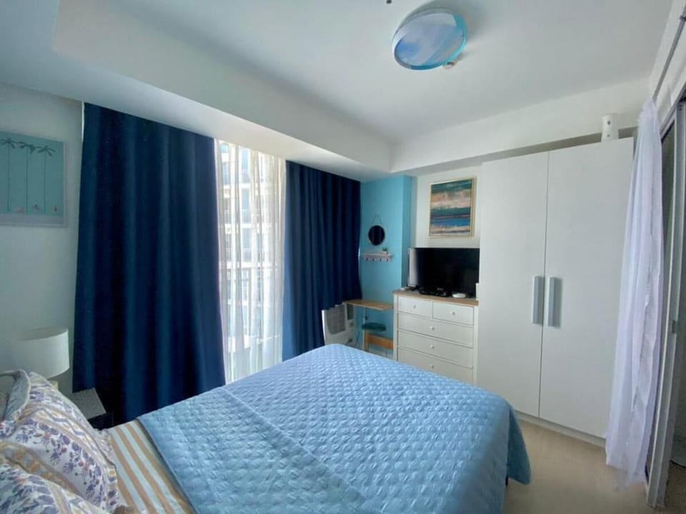 Fully furnished beach Inspired condo with Wi-fi Vacation rental in Paranaque