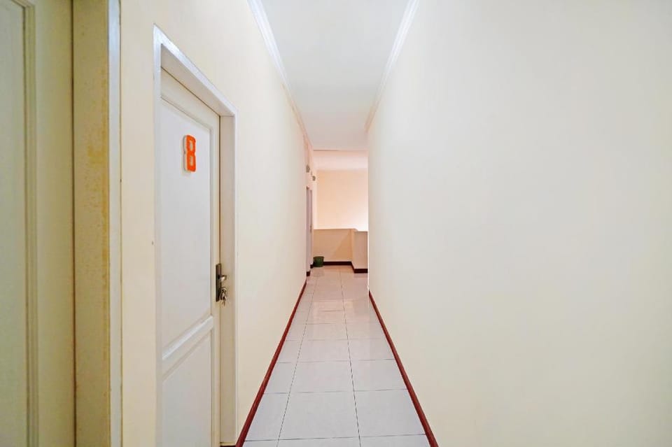 SPOT ON 91602 Red House Rents Syariah Hotel in West Java