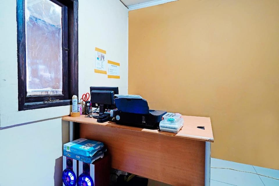 SPOT ON 91602 Red House Rents Syariah Hotel in West Java