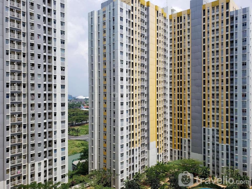 Comfort Live 2BR Springlake Summarecon By Travelio Apartment in West Java