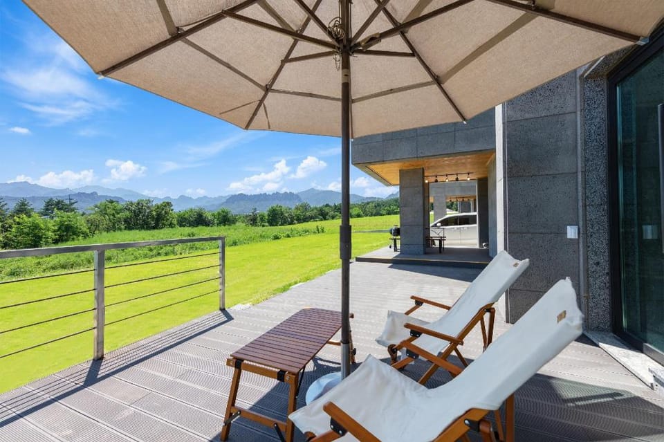 Goseung Poolhouse Poolvilla 151 Bed and Breakfast in South Korea
